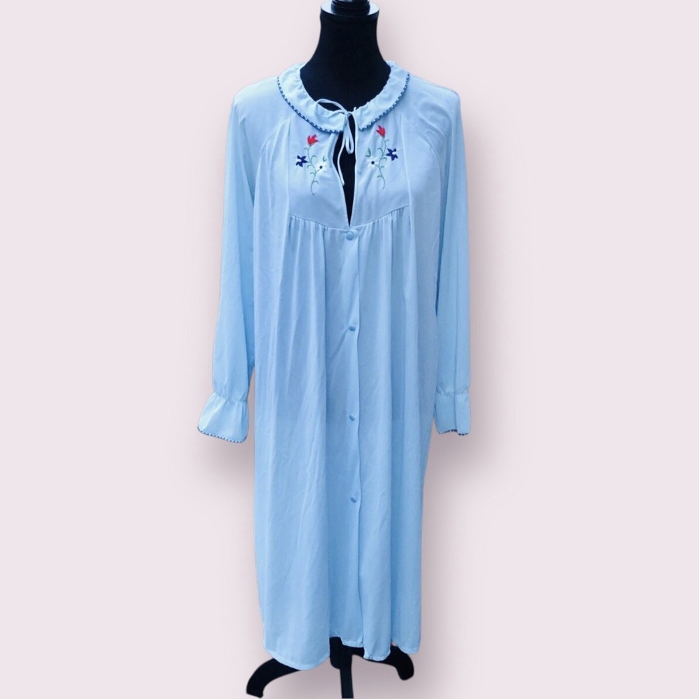 VTG Satin Nightgown Size M/L Blue Embroidered Flowers Cottage Granny Retro Nerd